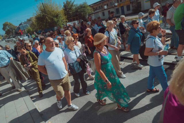 Spacer po Górnej, ludzie na ulicy