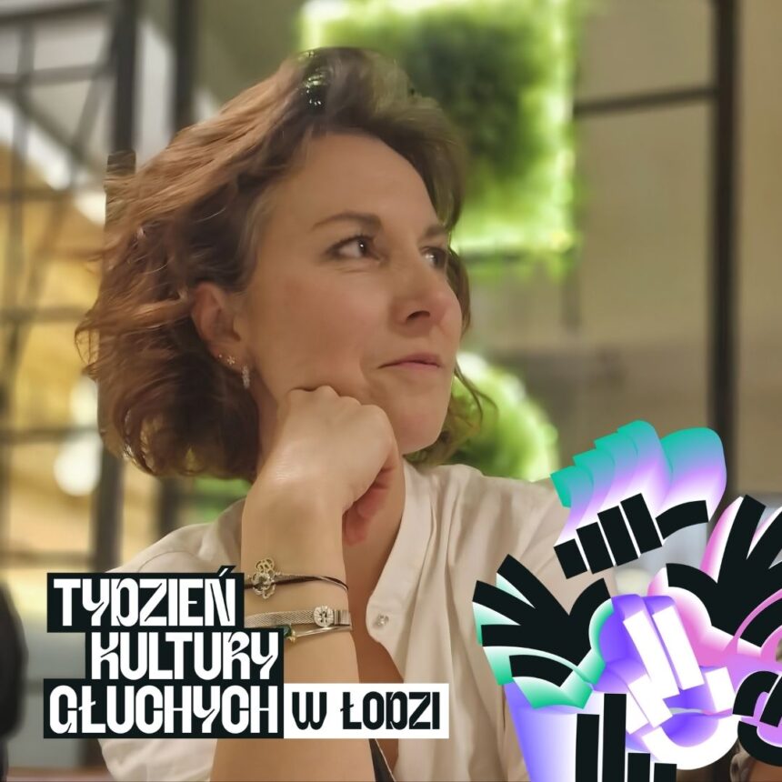 Porter kobiety profilem, w tle nowoczesne wnętrze